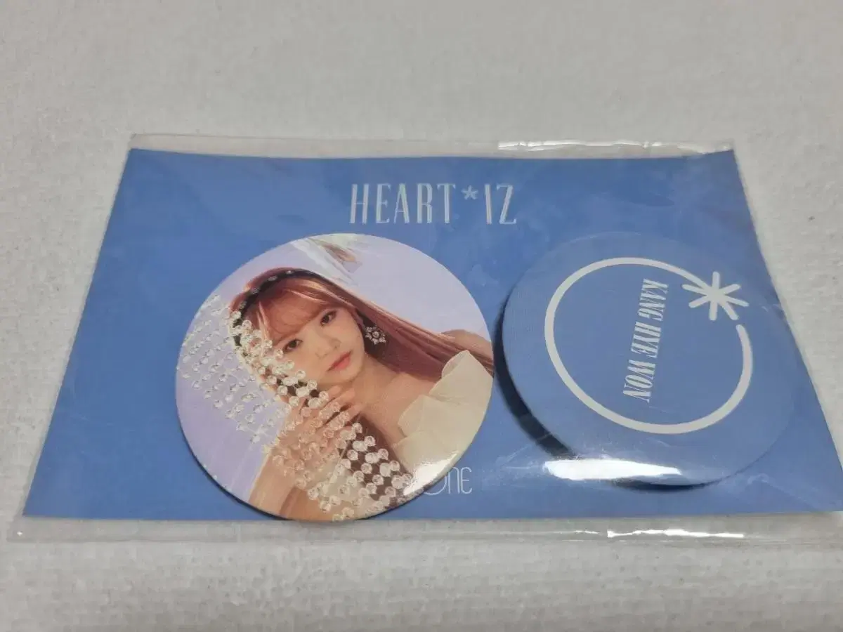 iz*one Pin It Button Kim Chaewon