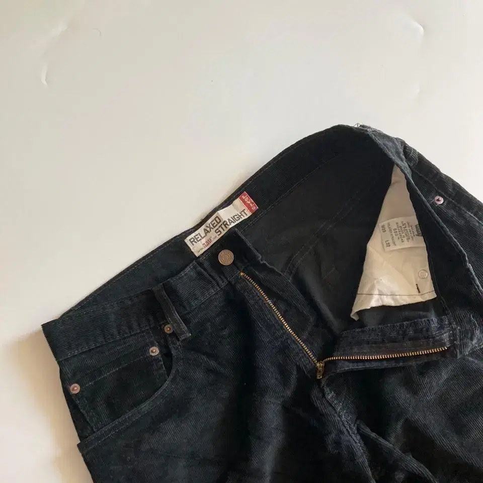 LEVI'S Corduroy Pants : size 33