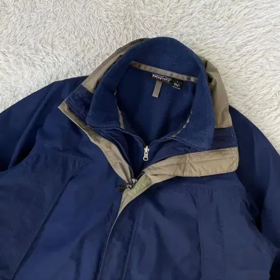 Patagonia Gore-Tex Liquid Sky Jacket with Sinchilla lining