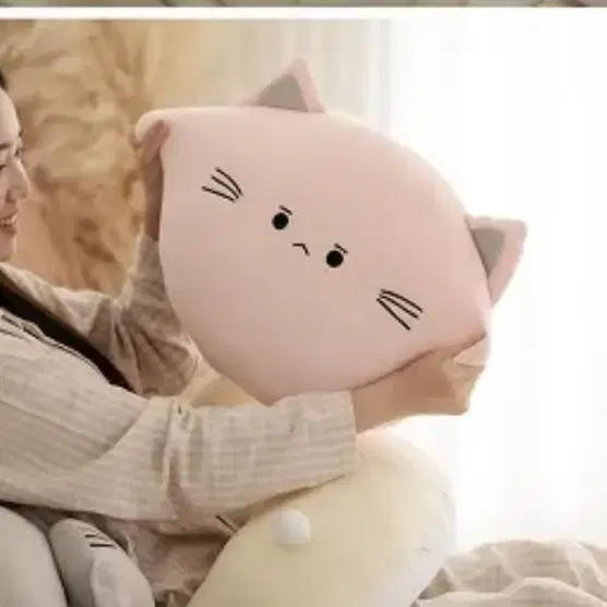 Cuddle Me Cat Cushion Pink