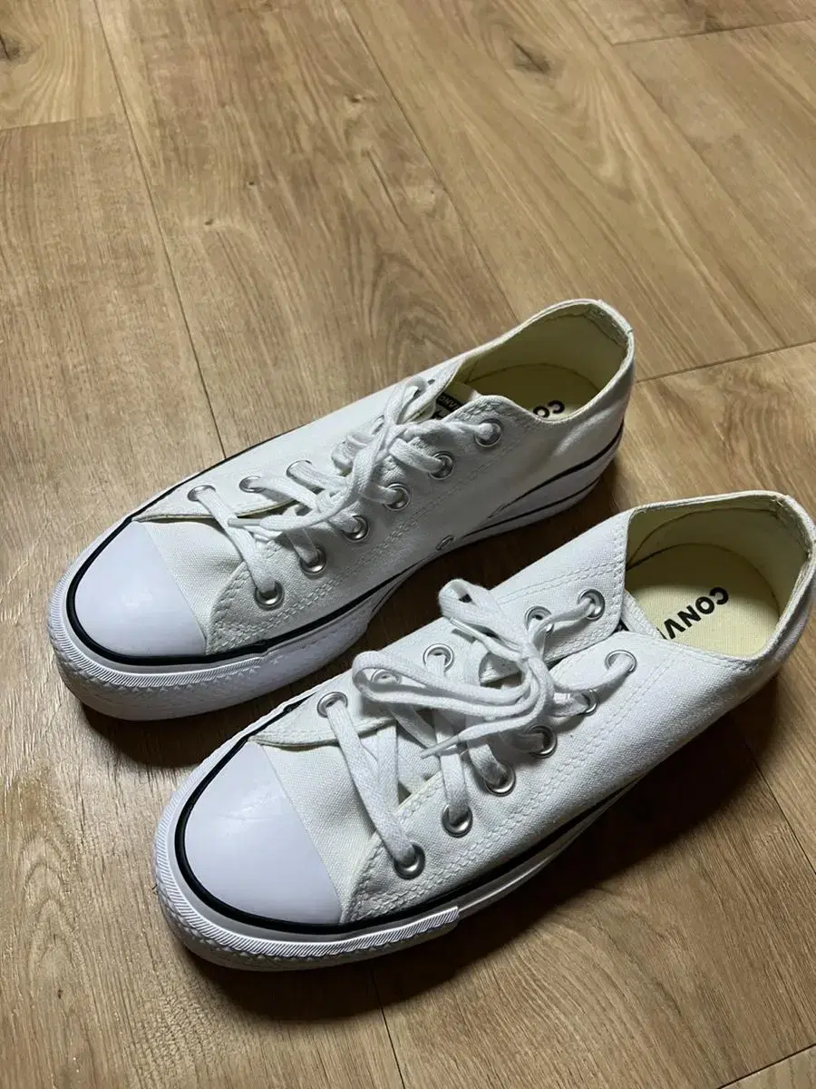 250 Converse sneakers shoes