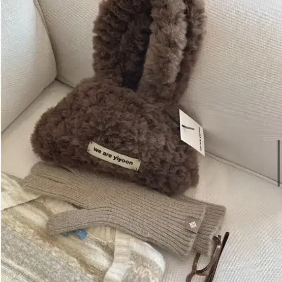 위아이윤 furry bag(brown)