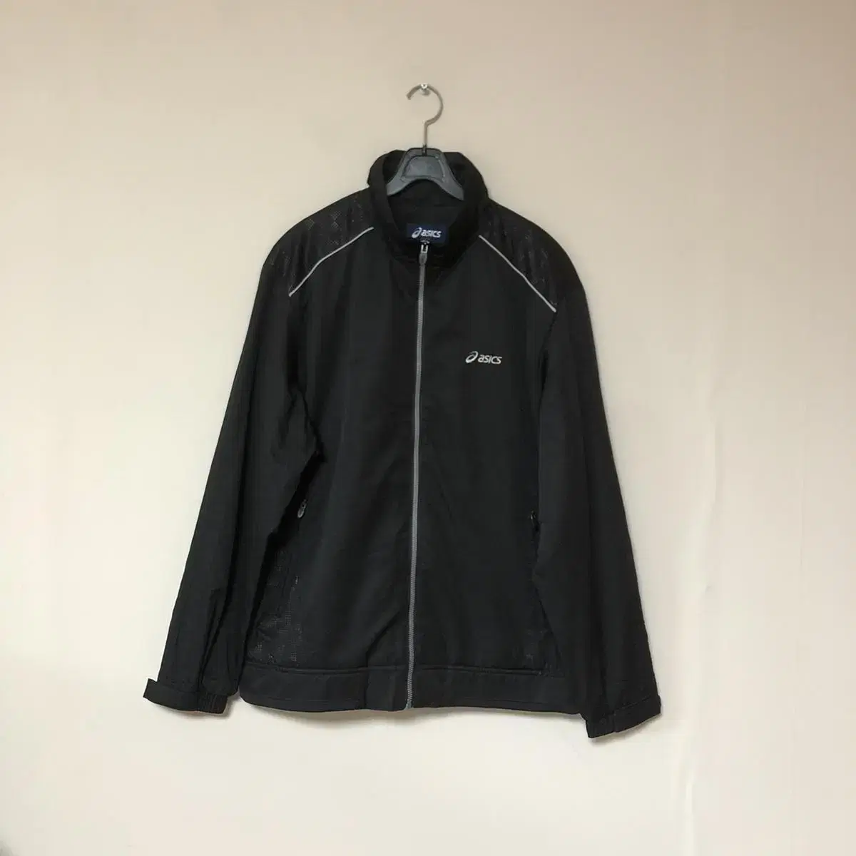 Vintage Asics black windrunner