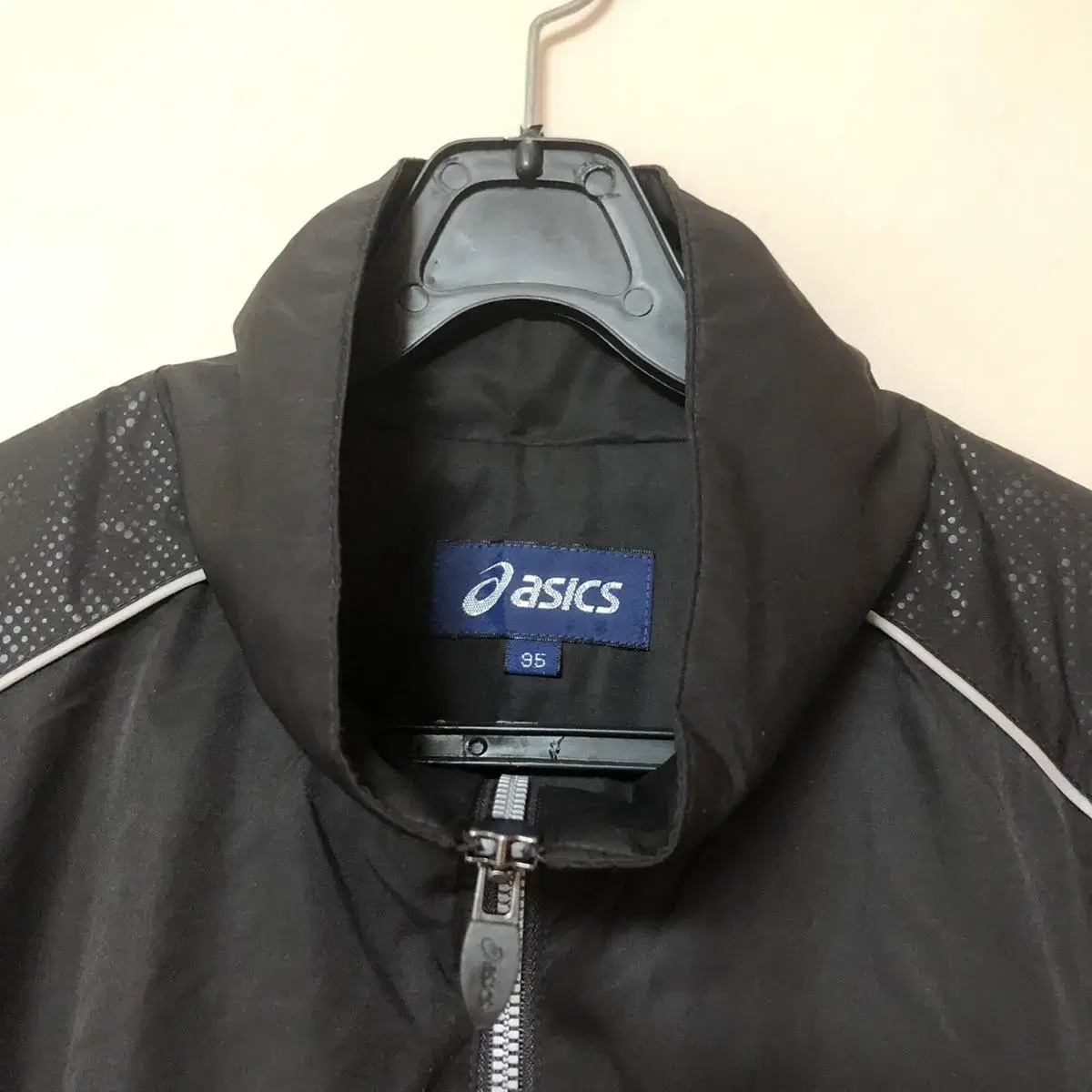 Vintage Asics black windrunner