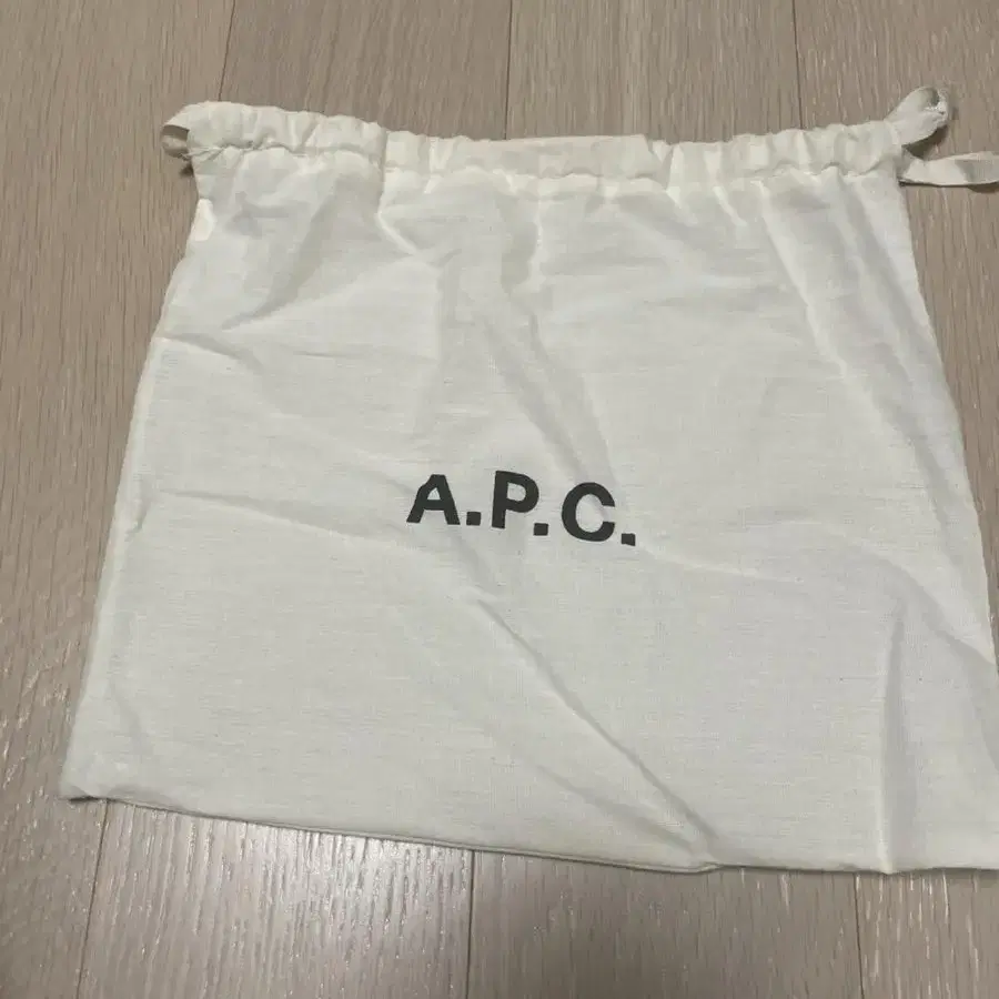 아페쎄(apc, a.p.c) 클러치 판매합니다