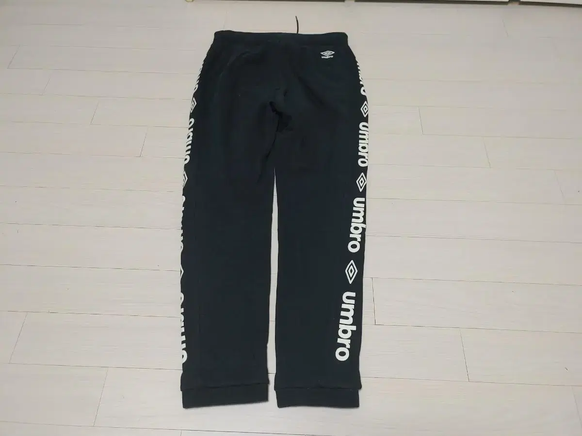 28(S) Umbro Heritage Banded Lew Jogger Pants