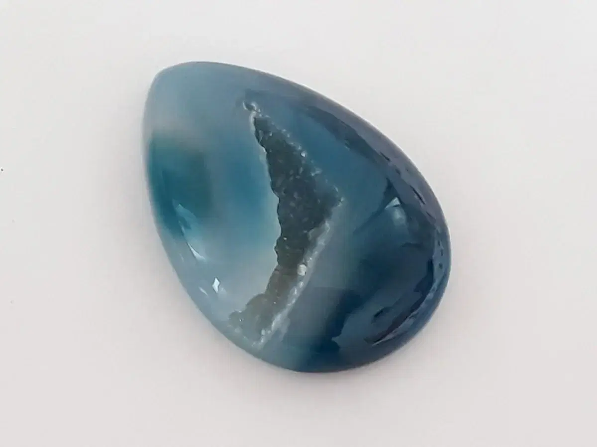 Bloogate, gemstone