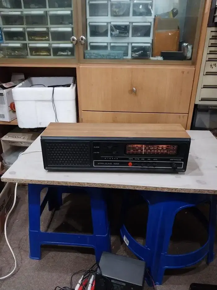 1978 Stradivarius 1002 3-band radio