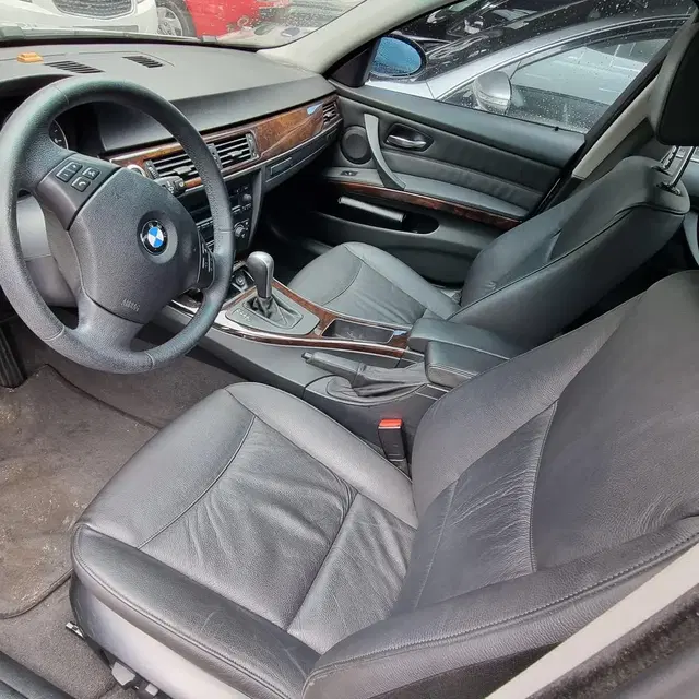 BMW E90 320i 폐차로 부품판매 합니다 06년식