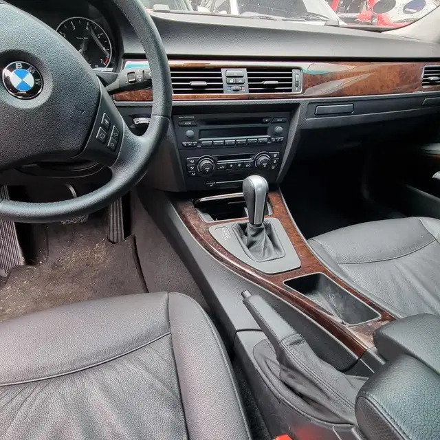 BMW E90 320i 폐차로 부품판매 합니다 06년식