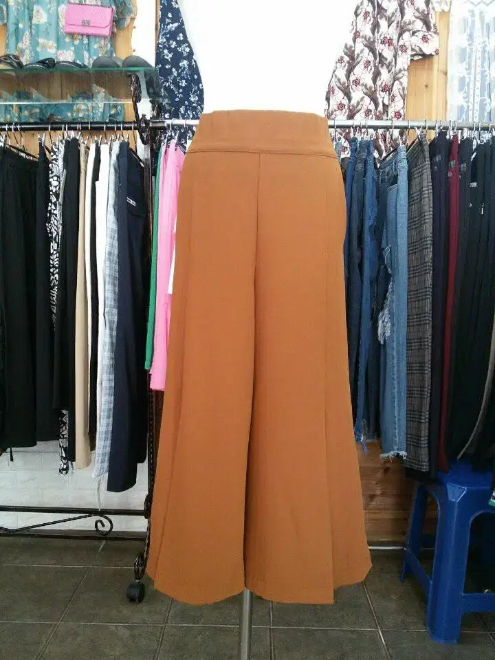 Waistband slit pants 8