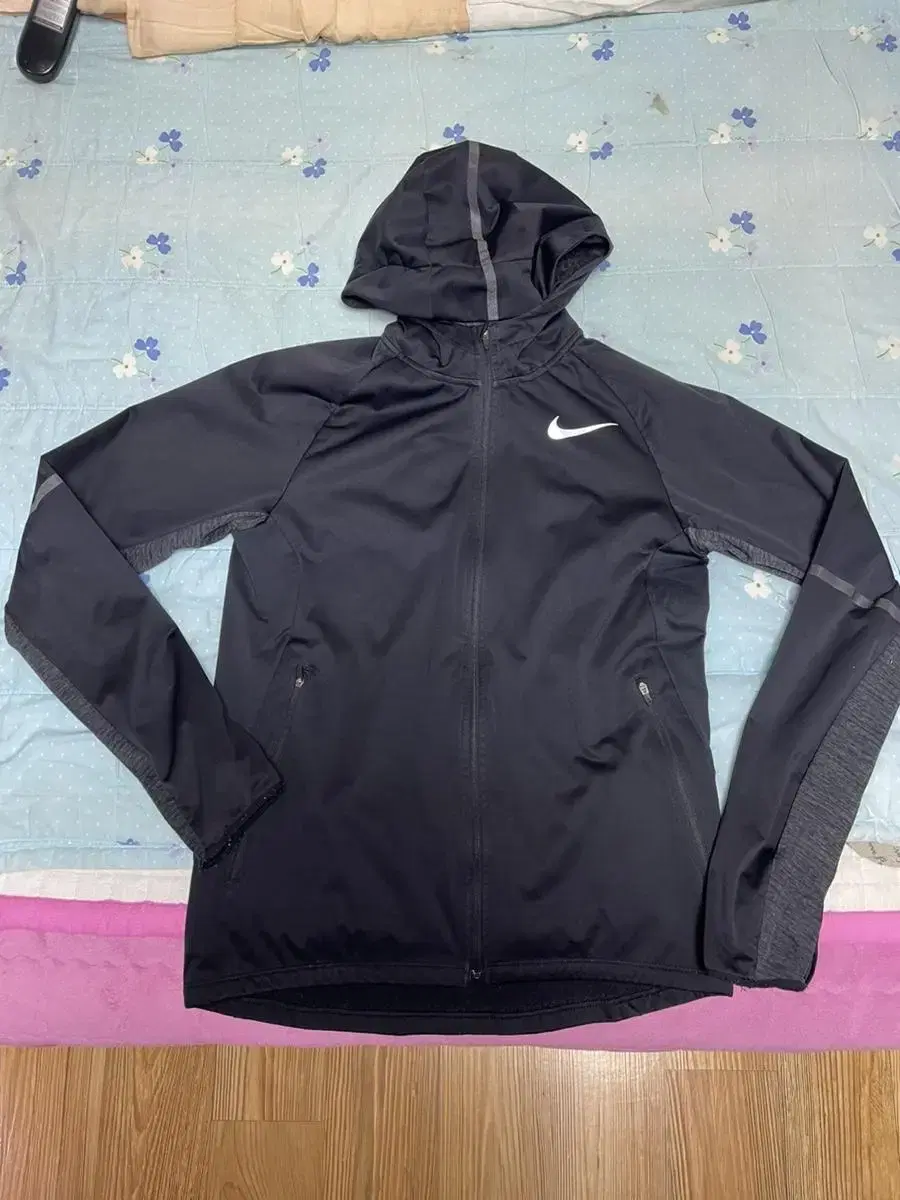 Nike Shield Running Jacket sells