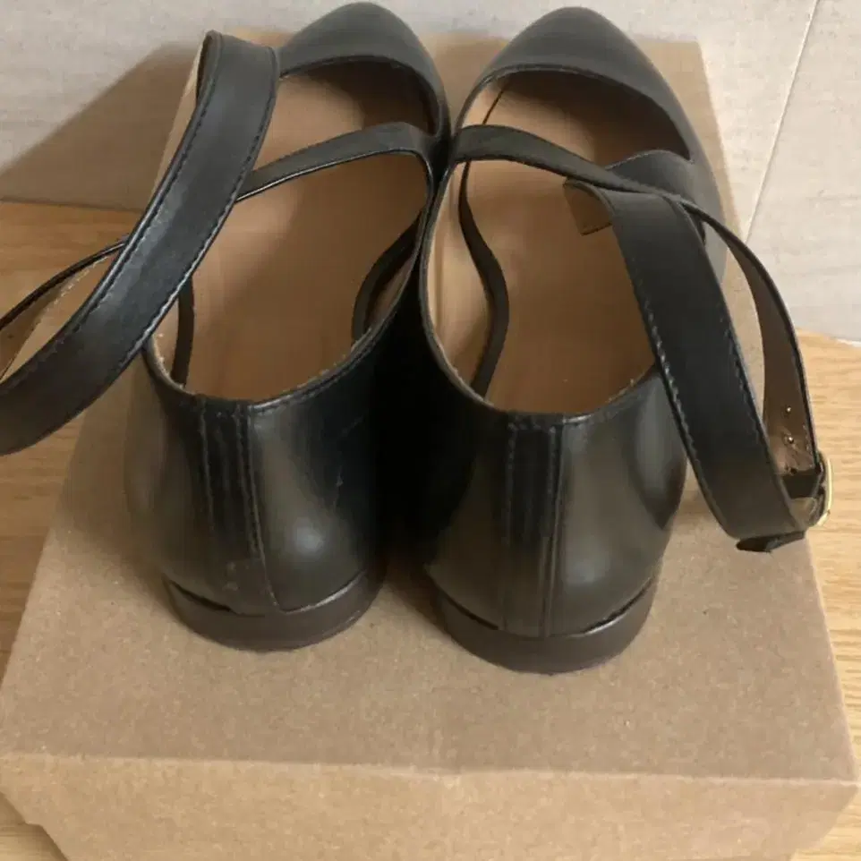 A.P.C. 아페쎄 플랫스트랩슈즈(maureen shoes) 36