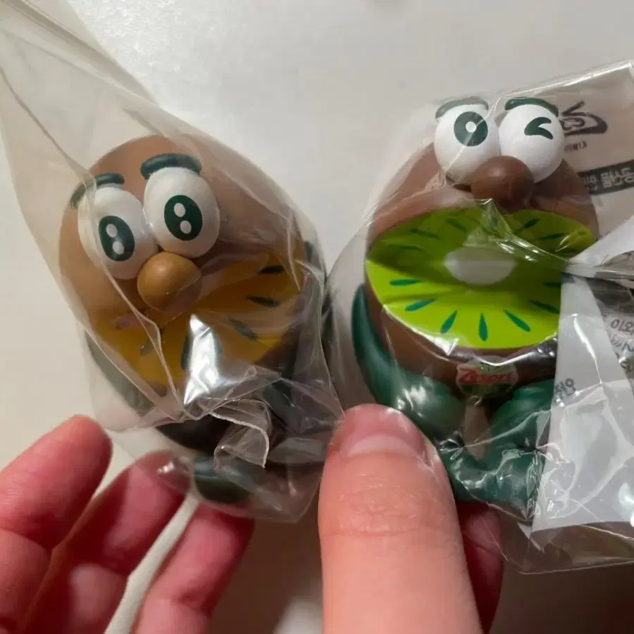 [韓国] Zespri ゼスプリ　ルビレッド　キーリング　2点セット レアZ 韓国] Zespri ゼスプリ ルビレッド キーリング 2点セット レア