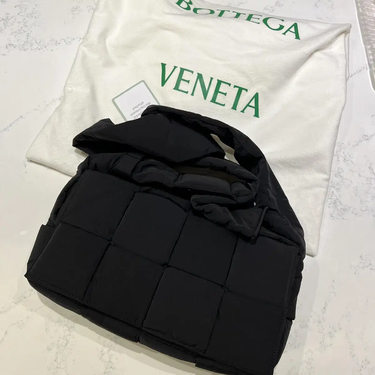 보테가베네타 패딩 카세트백 블랙 새제품 Bottega Veneta