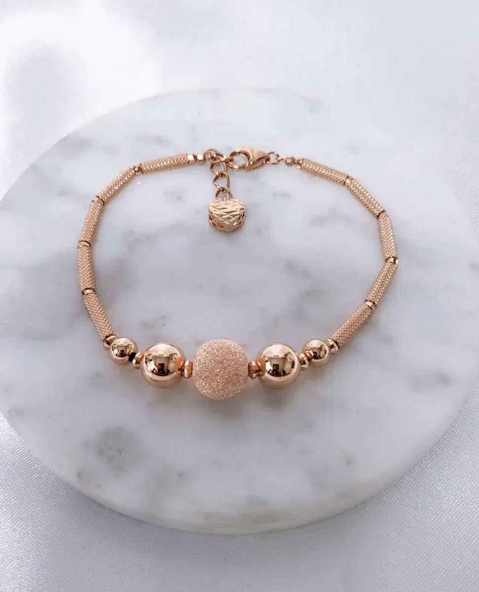 14k Sanded Volume Bracelet 17.5 cm