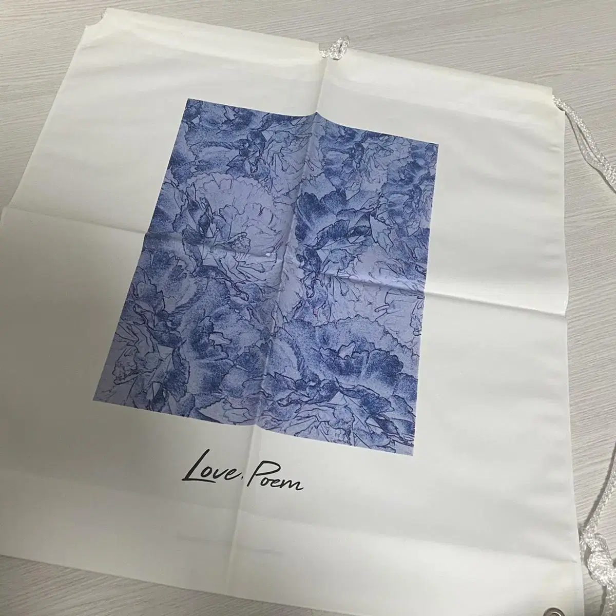 아이유 [2019 Love, poem] POLY BAG 러브포엠 가방