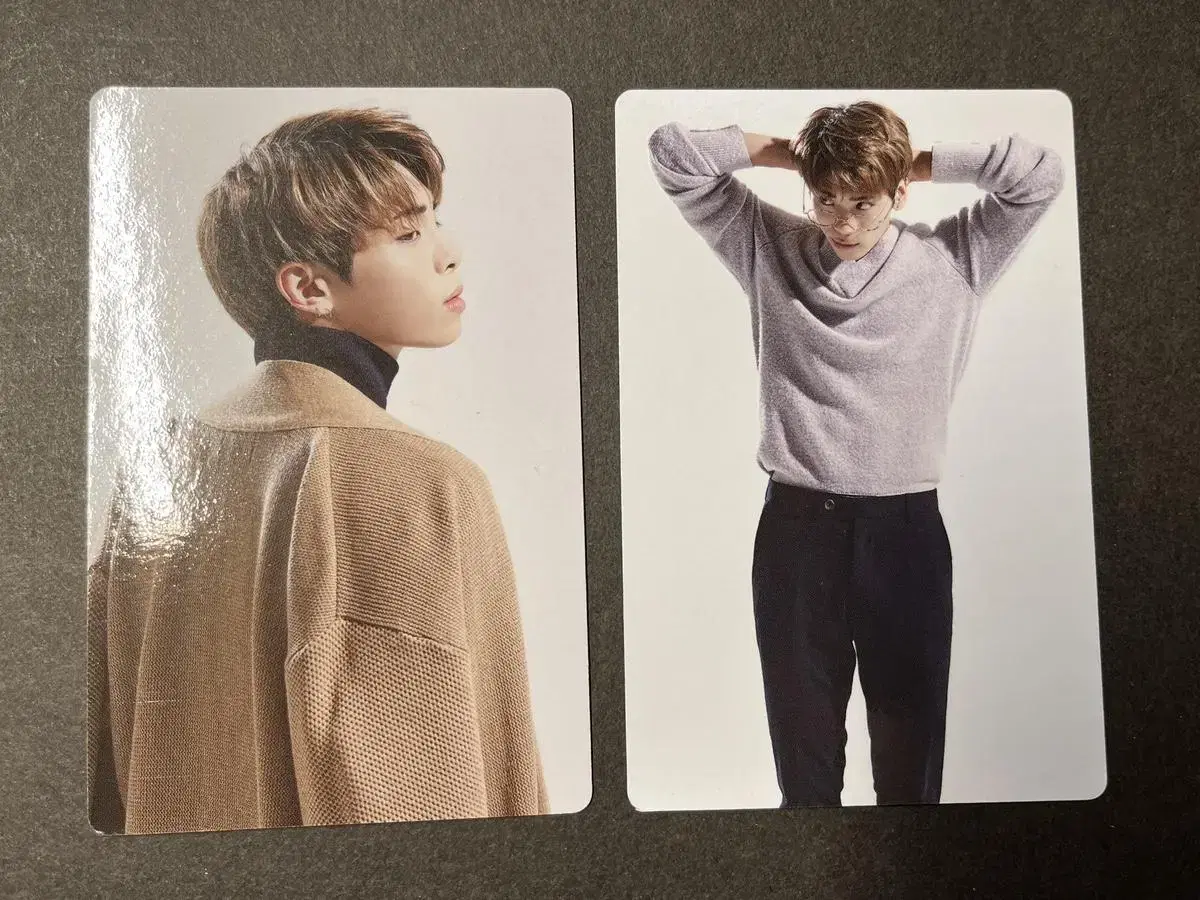 Shinee jonghyun 2017 seasons greetings Calendar photocard (this is the back calendar)