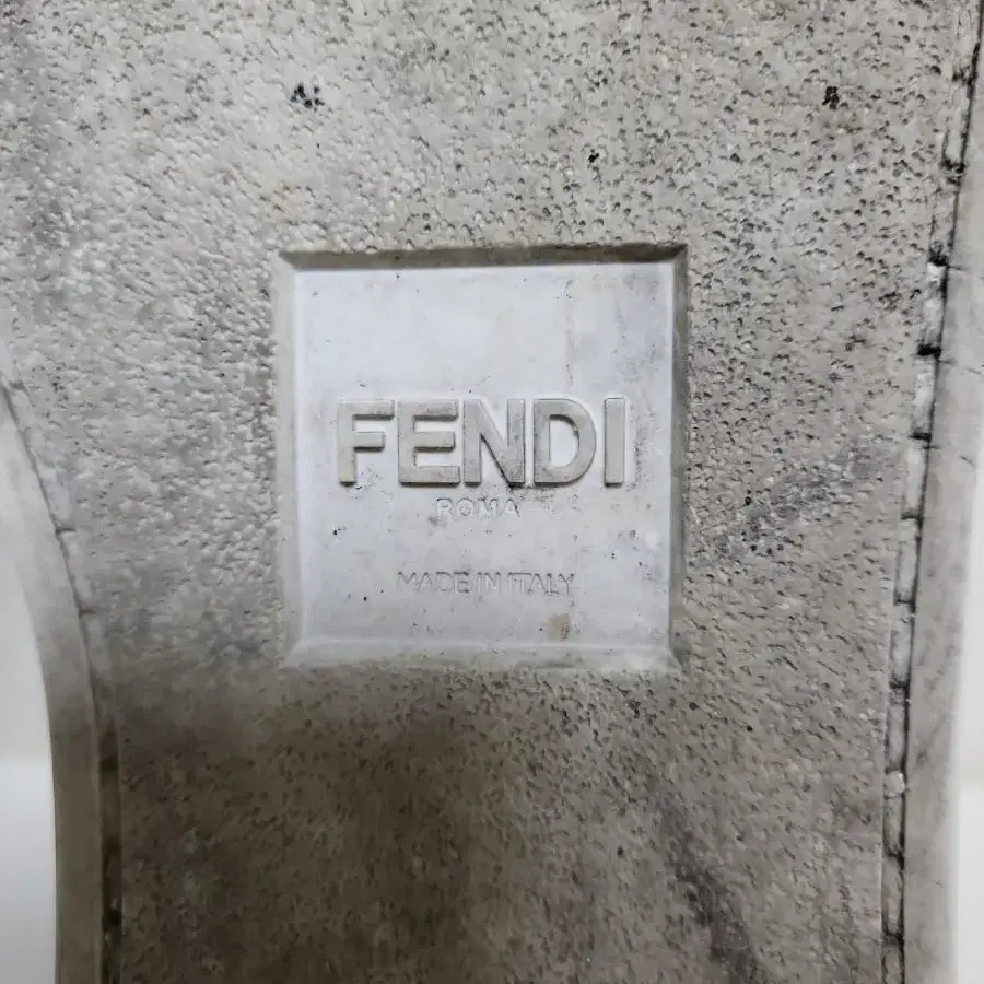 펜디(FENDI)이태리 가죽스니커즈(무료배송)