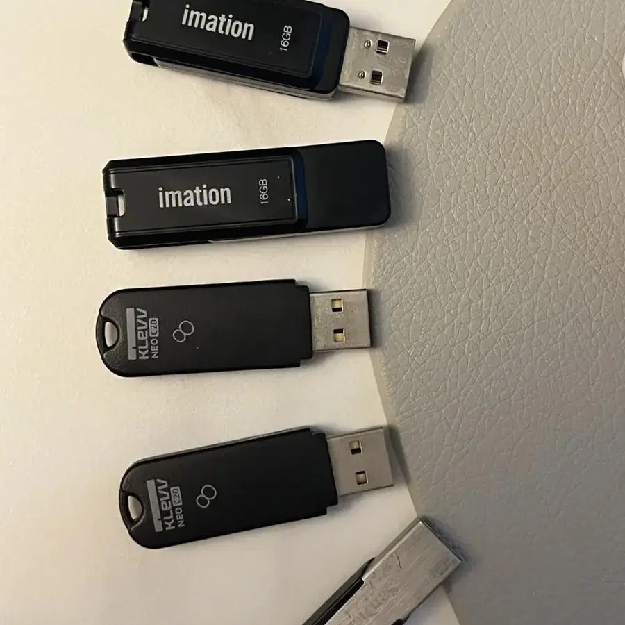 USB (16GB/14.3GB/7.48GB) 팝니다