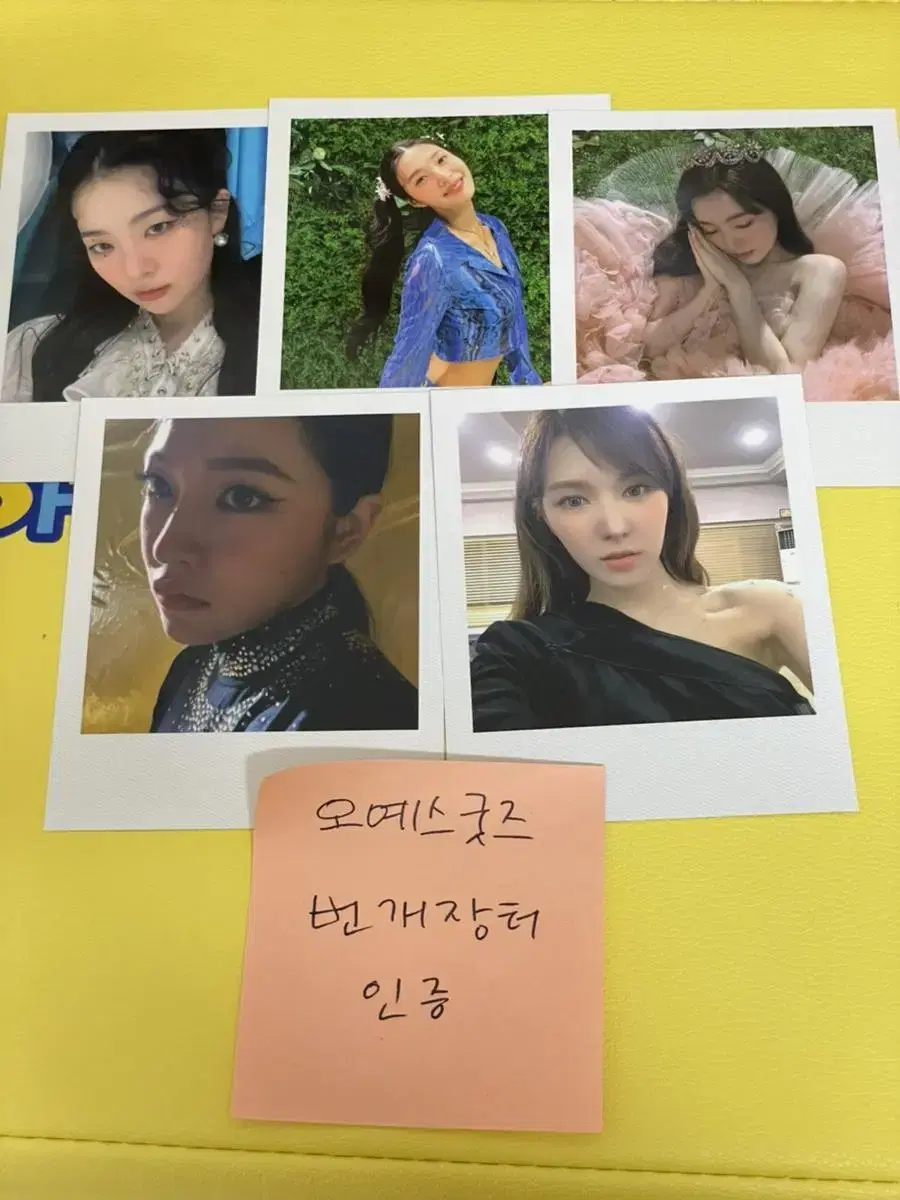 Red Velvet polaroid Pre-order benefits