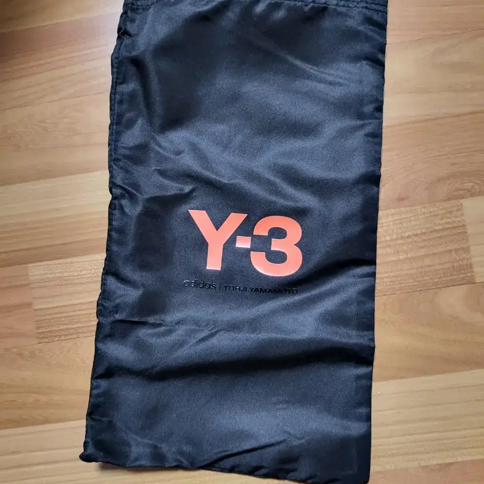 Y-3 신발 주머니, 박스