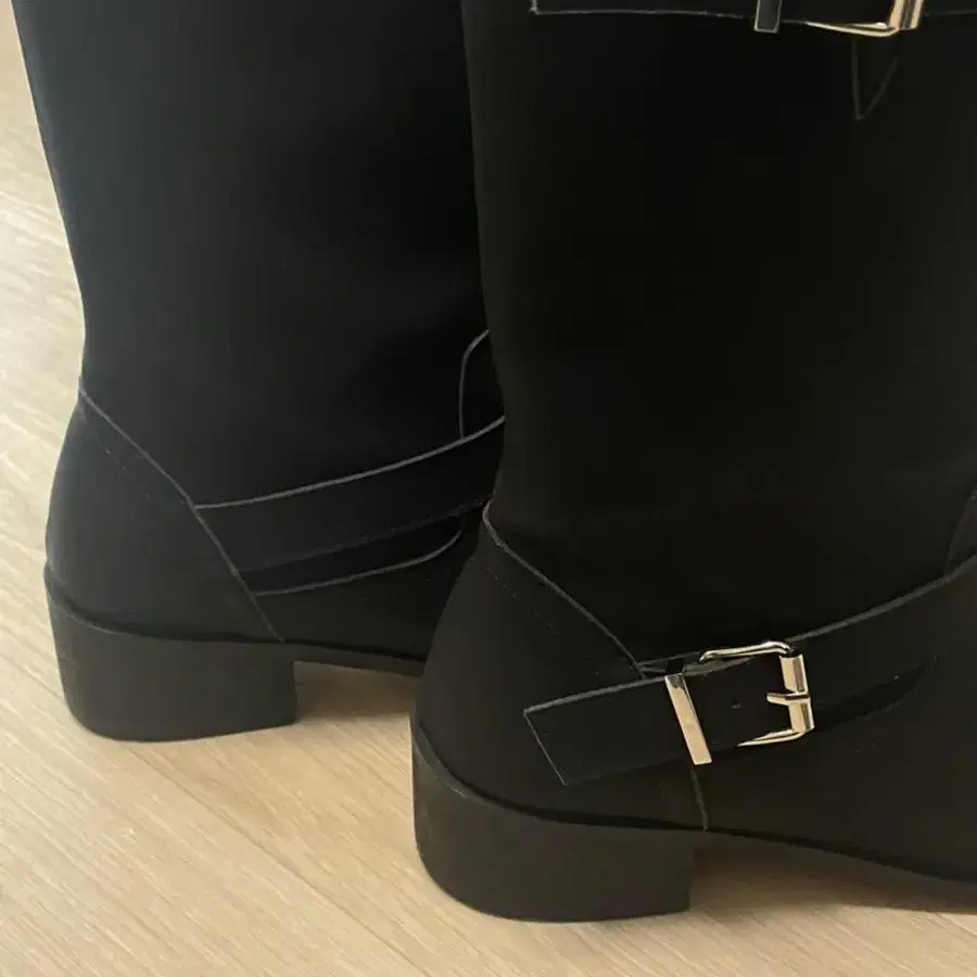 att - Buckle Middle Boots (black) 240