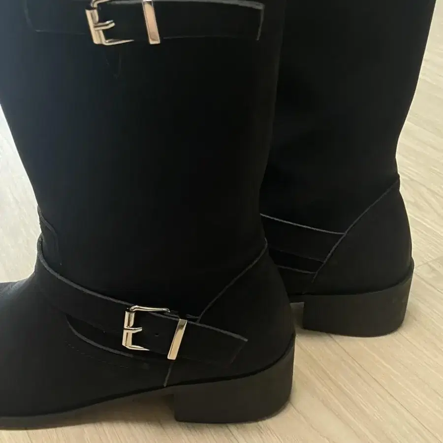 att - Buckle Middle Boots (black) 240