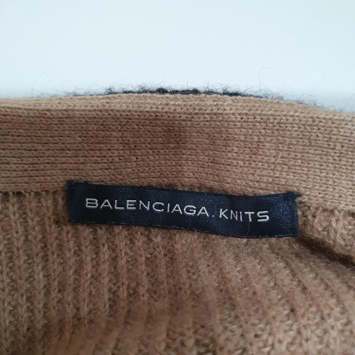 {정품} BALENCIAGA 발렌시아가 카멜가디건