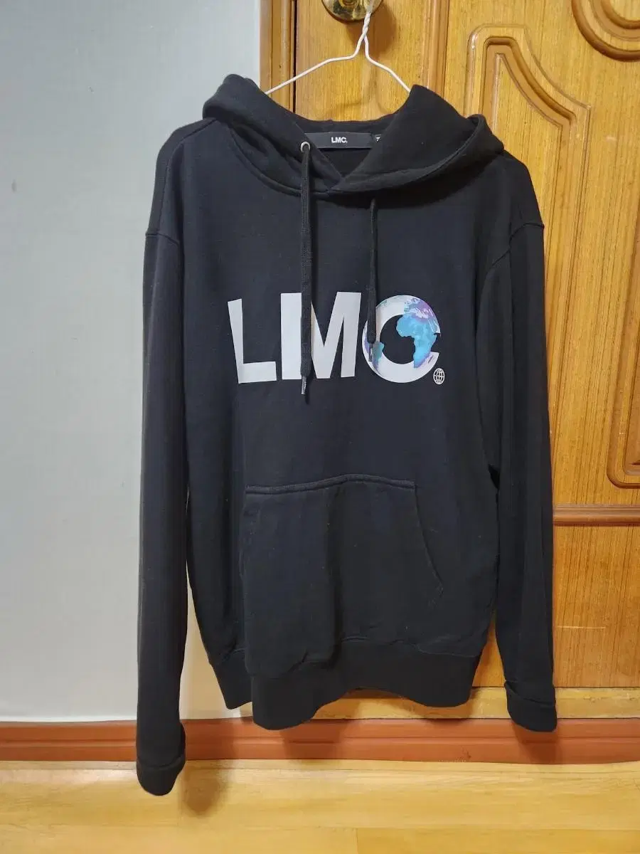 [M] LMC EARTH LOGO Hoodie Black