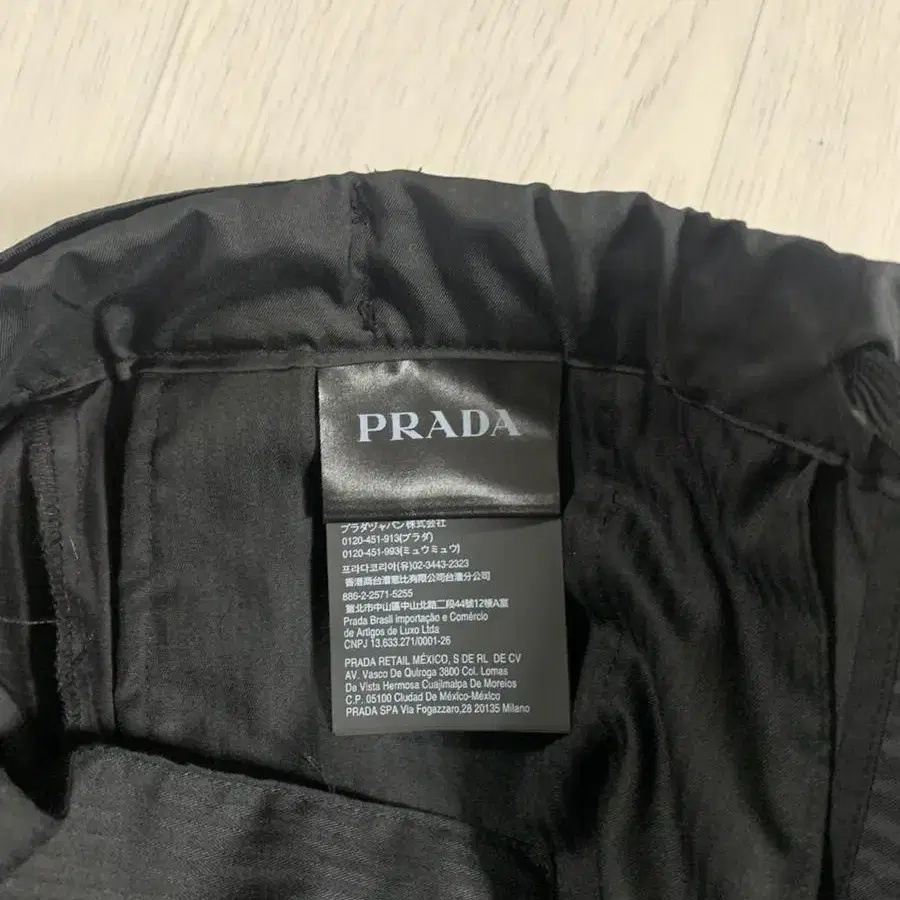 프라다 (PRADA)