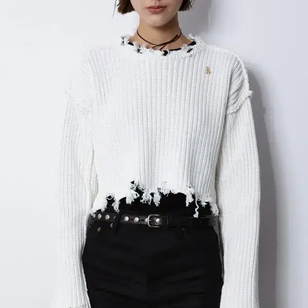 eanjo 이안조 JANE'S DAMAGED CROP KNIT