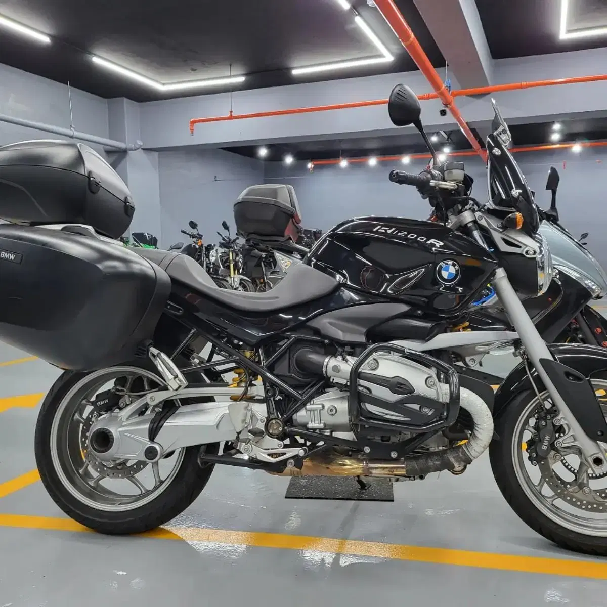 유닛개러지 bmw r1200r (판매보류)