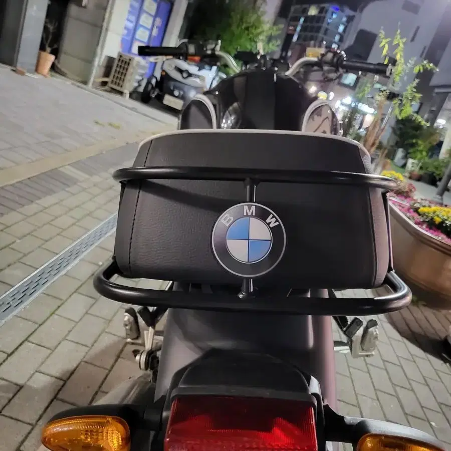 유닛개러지 bmw r1200r (판매보류)