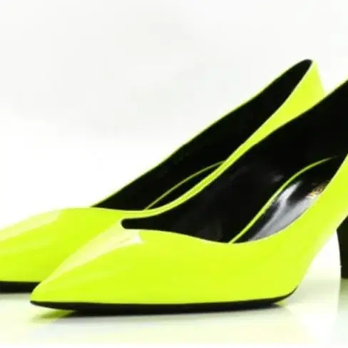 입생로랑 Patent Calfskin Kiki 55 Pumps