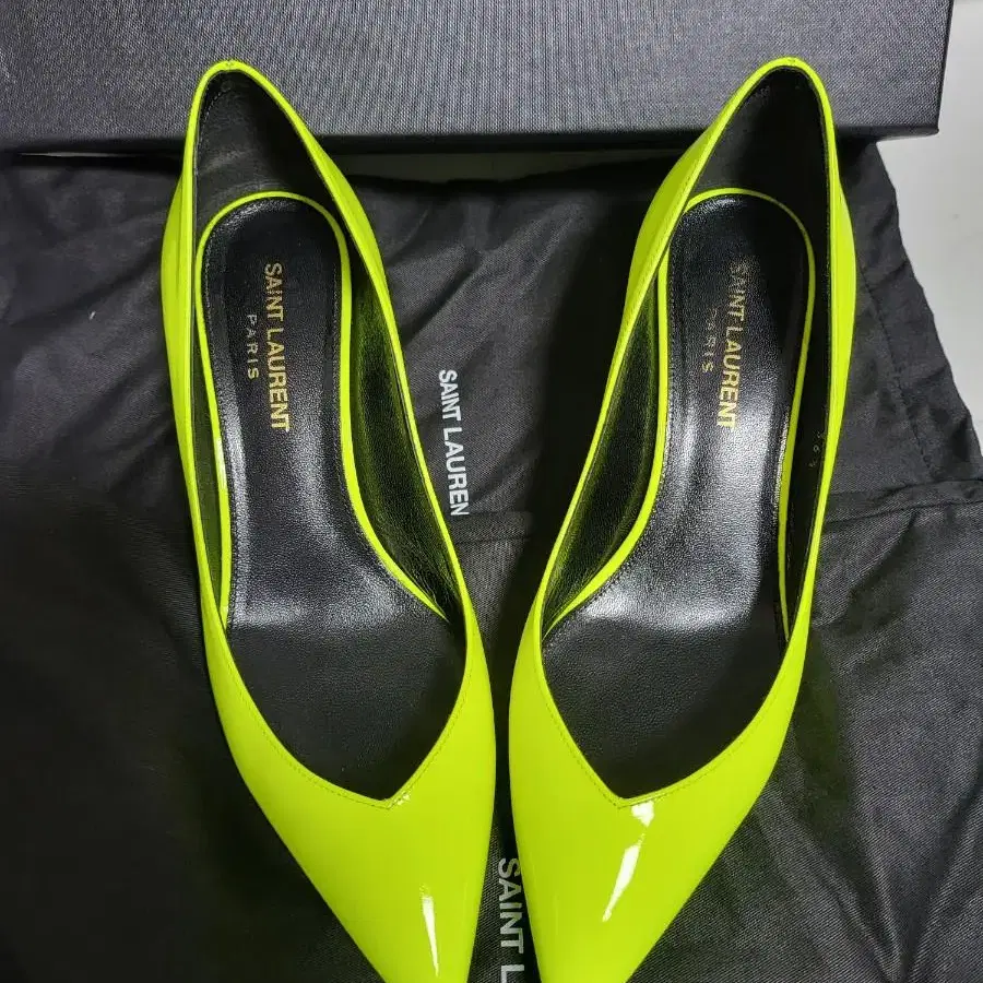 입생로랑 Patent Calfskin Kiki 55 Pumps