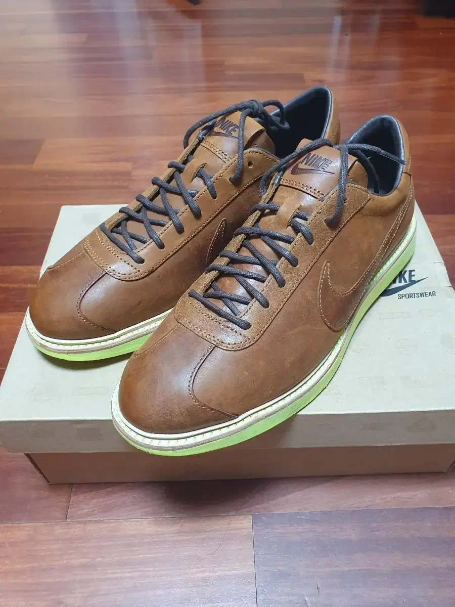 nike 1972 qs dark brown