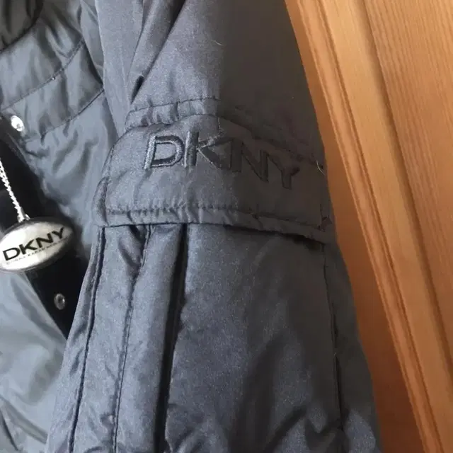 DKNY 블랙 오리털 롱패딩 점퍼