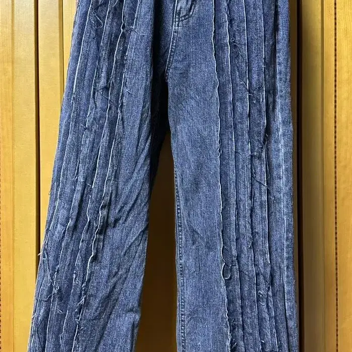 마뗑킴 matinkim CRINKLE DENIM PANTS IN BLUE