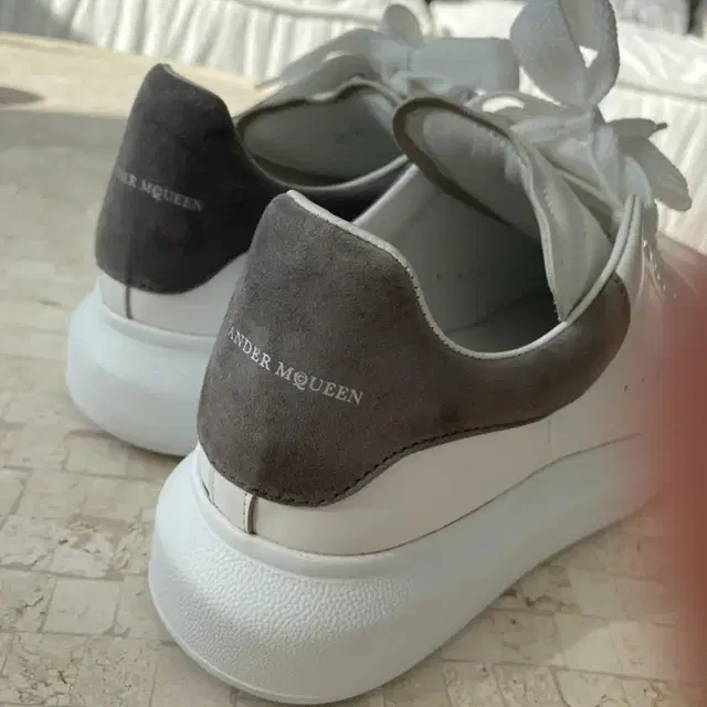 Alexander McQUEEN 알렉산더 맥퀸 오버솔 운동화 (38/새상