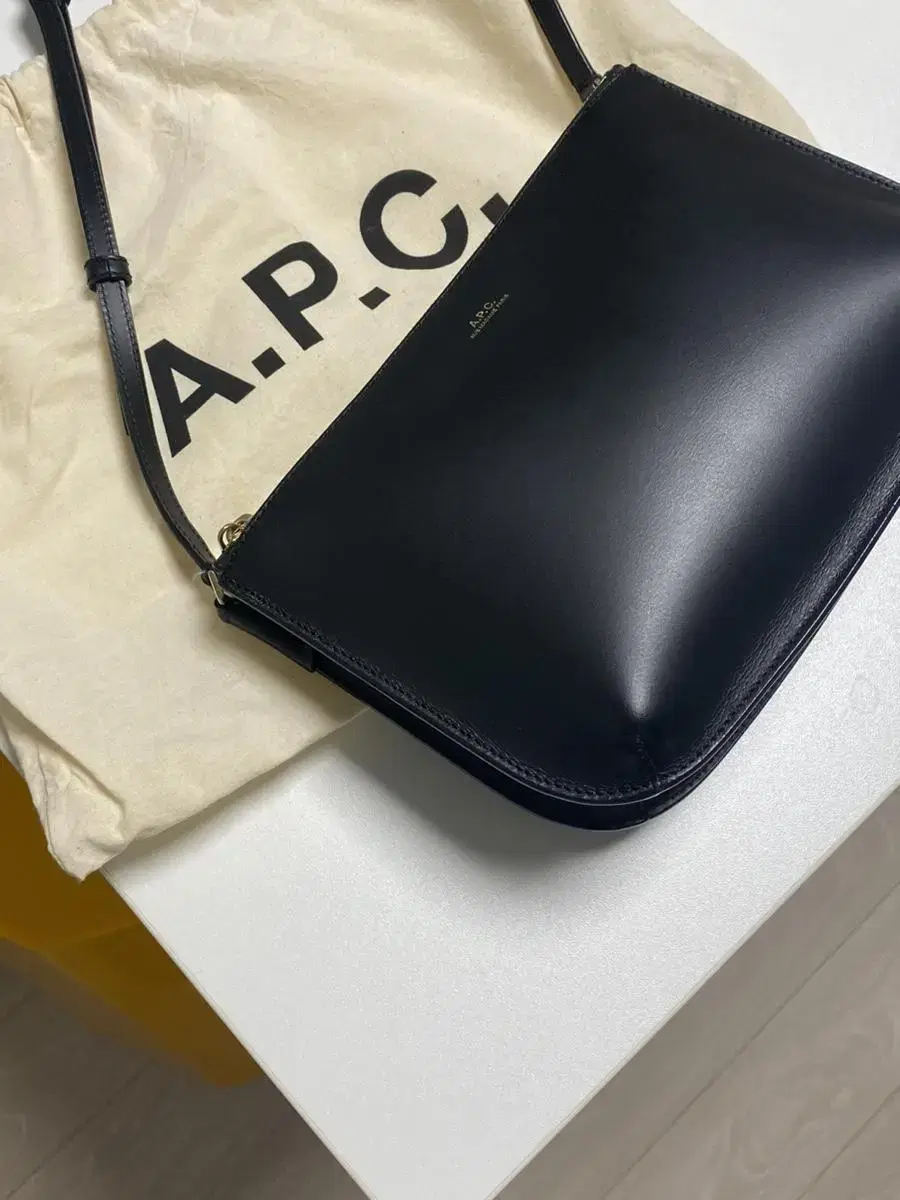 아페쎄APC 사라백