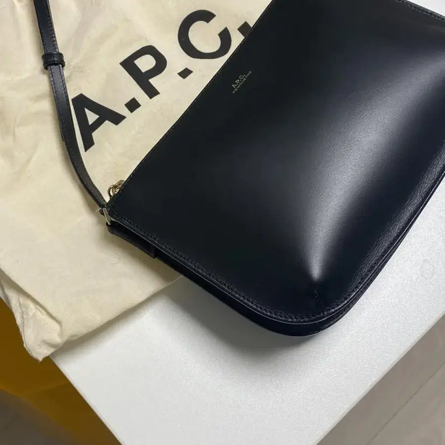 아페쎄APC 사라백