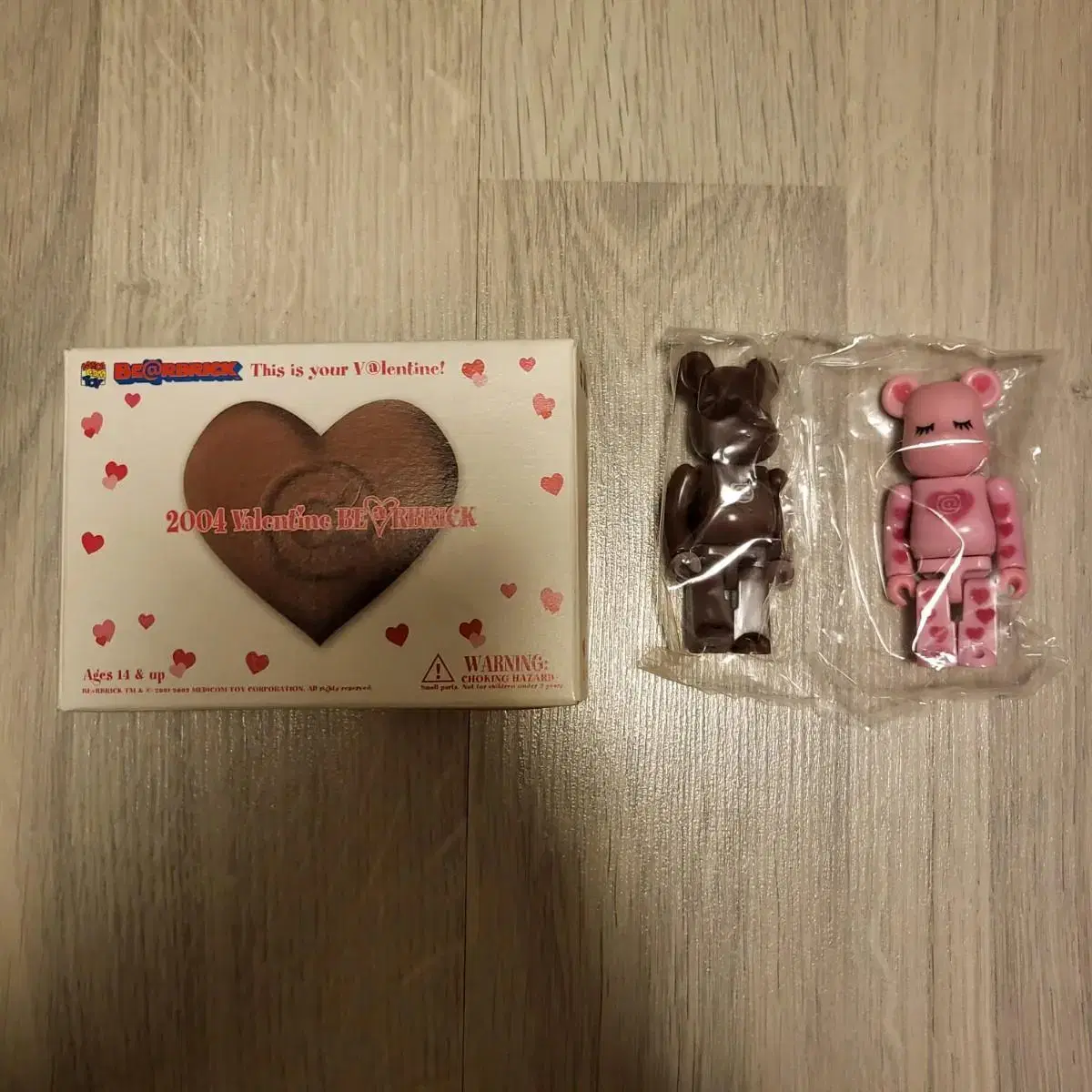 (Genuine/Unsealed) Bearbrick 2004 VALENTINE BEARBRICK