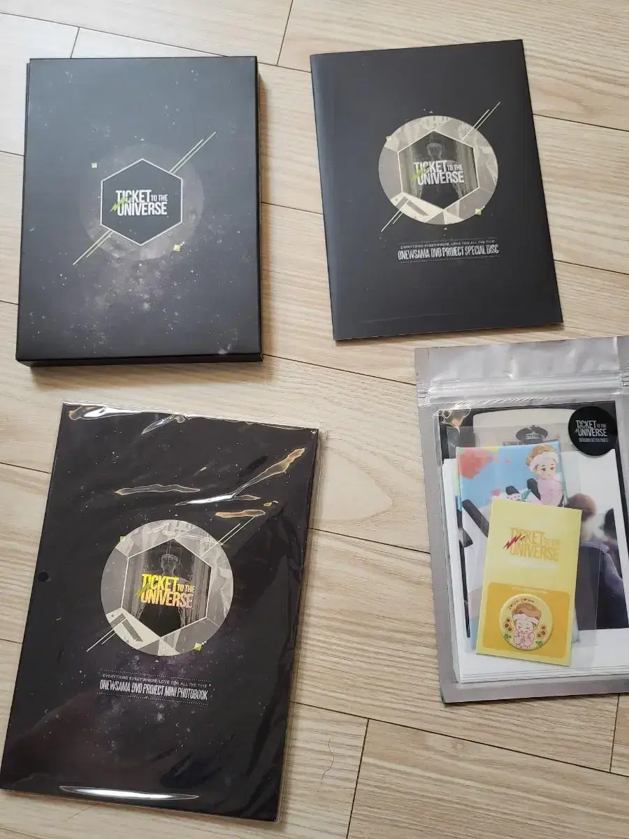 SHINee onew Personal photo albums and merchandise