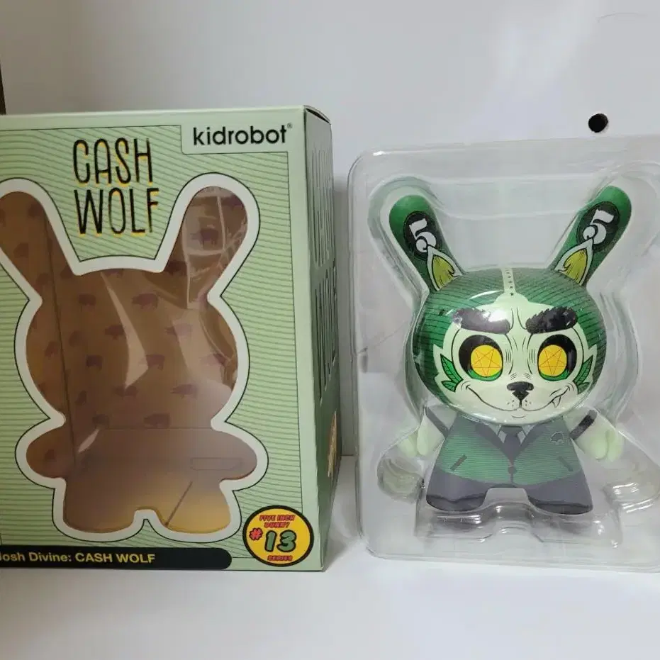 키드로봇 dunny cash wolf 피규어 판매합니다