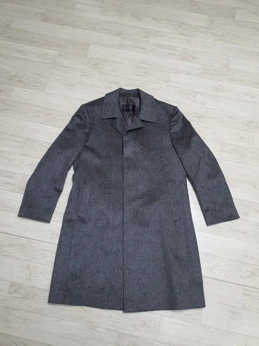 100 Logadis genuine gaeul winter coat men's size 100 completely clean