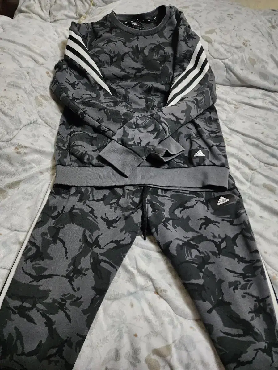 Adidas training set