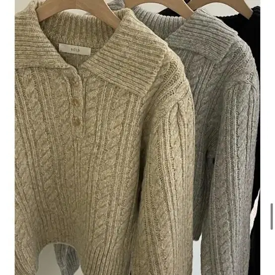 위드아웃썸머 cable collar knit