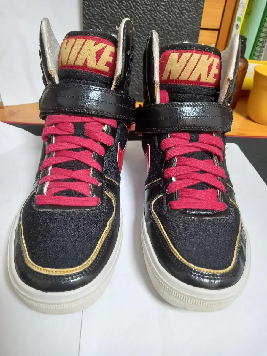 Women's Nike Dunk High Top Sneakers (245) 365965-061