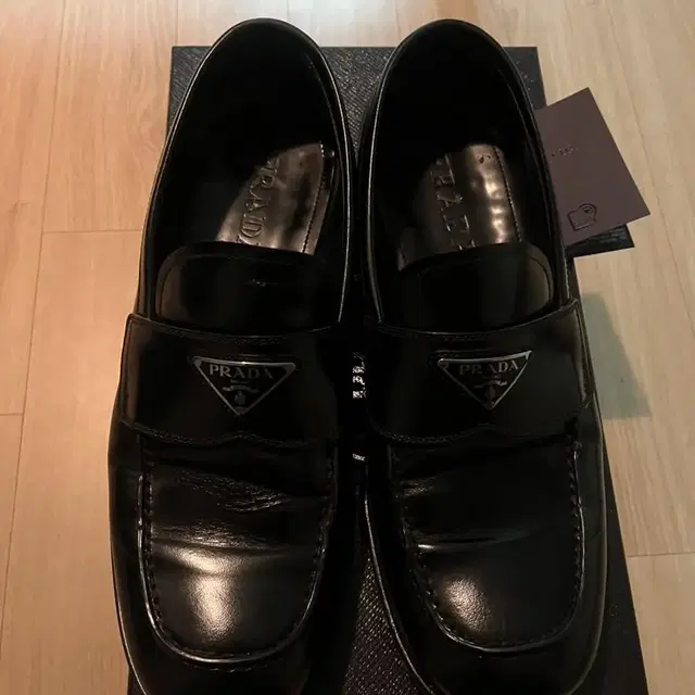 PRADA 삼각로고 로퍼 블랙 260